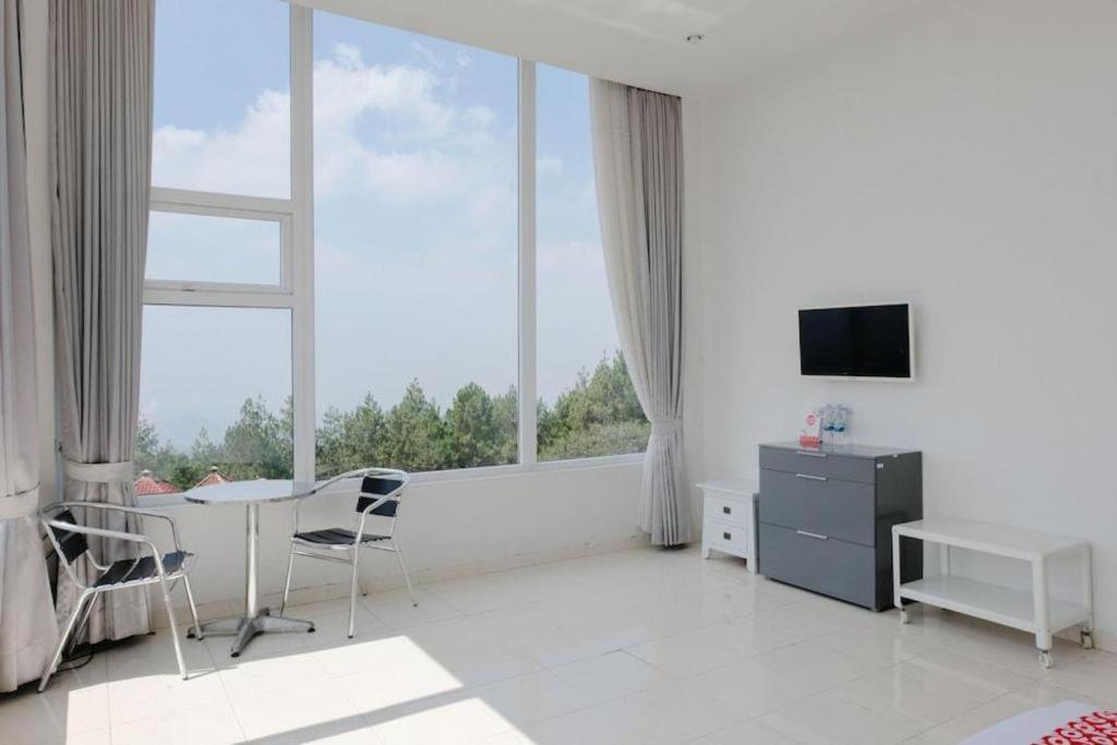 OYO 1194 Villa Bukit Panderman Residence Batu  Dış mekan fotoğraf