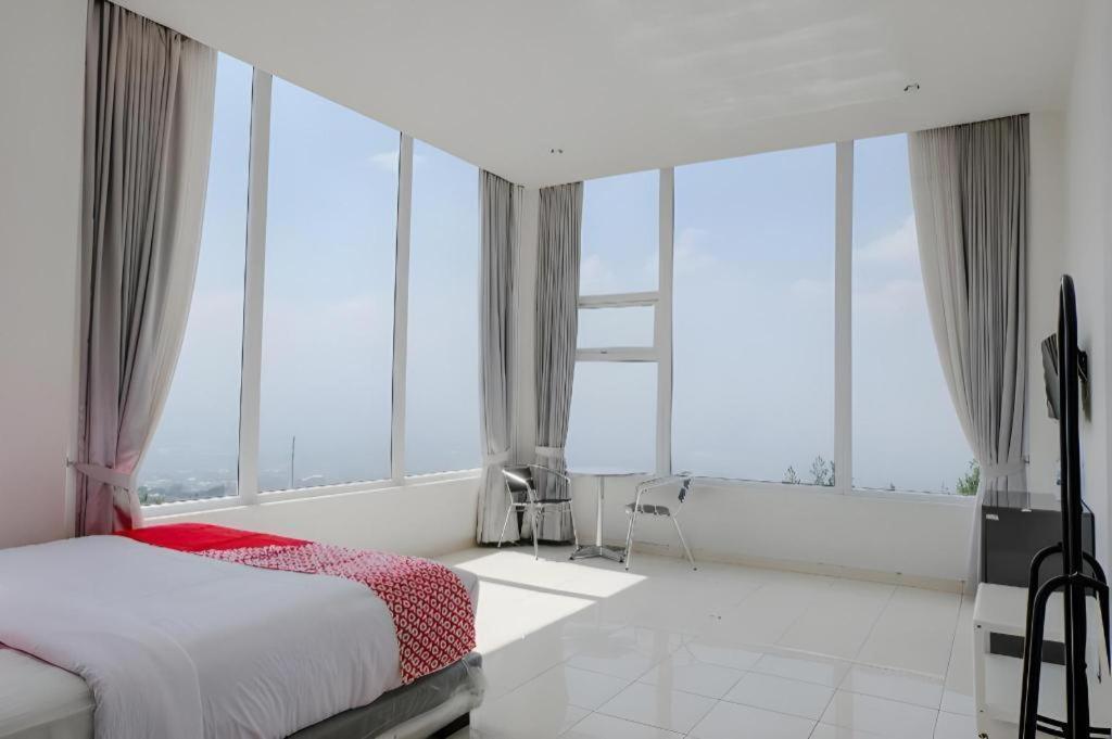 OYO 1194 Villa Bukit Panderman Residence Batu  Dış mekan fotoğraf